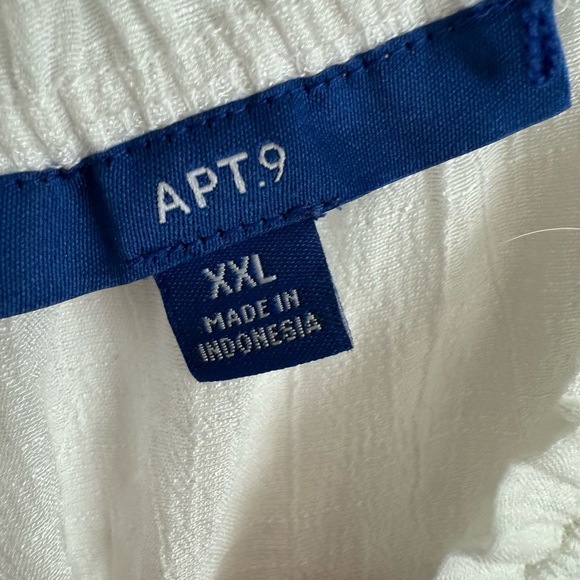 Plus size Apt. 9 White Blouse with Black Accents - Picture 3 of 6